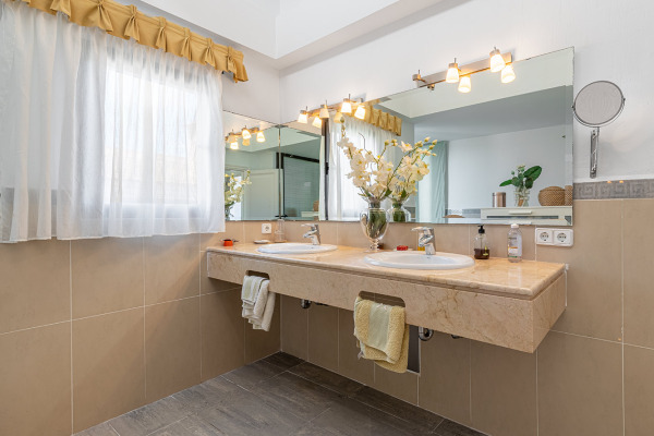 Außergewöhnliche Villa mit wunderschönem Panoramablick in Santa Ponsa Bild 9