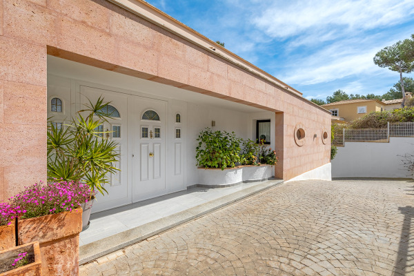 Außergewöhnliche Villa mit wunderschönem Panoramablick in Santa Ponsa Bild 12