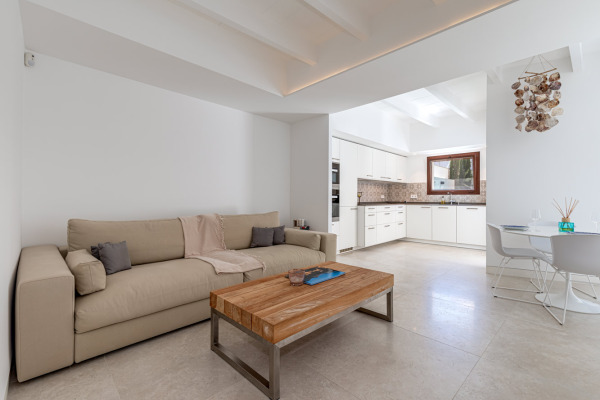 Modernes Stadthaus mit Pool und Garage in El Molinar Bild 3