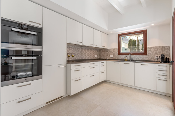 Modernes Stadthaus mit Pool und Garage in El Molinar Bild 4