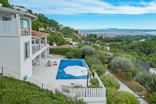 Modernisierte, mediterrane Villa in exklusiver Wohnlage in Son Vida Bild 2