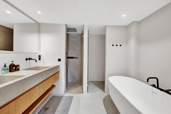 Renovierte Wohnung in einer exklusiven Wohnanlage direkt am Meer Bild 11