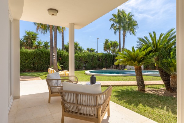 Hochwertig sanierte Villa in 2. Meereslinie von Sa Torre Bild 2