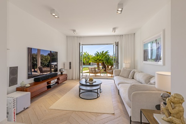 Hochwertig sanierte Villa in 2. Meereslinie von Sa Torre Bild 4