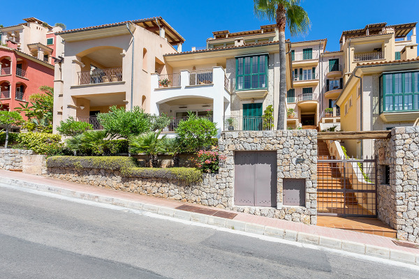 Mediterranes Apartment mit privatem Garten in luxuriöser Wohnanlage Bild 4