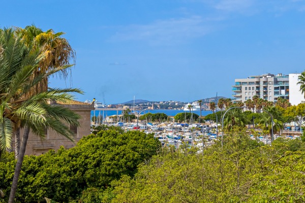 Helle Etagenwohnung mit Hafenblick in attraktiver Ecklage in Portixol