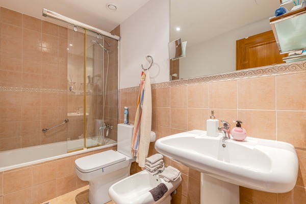 Helle Etagenwohnung mit Hafenblick in attraktiver Ecklage in Portixol Bild 11