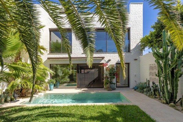 Exklusives Haus mit liebevoll angelegtem Garten und viel Privatsphäre