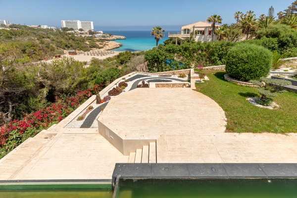 Moderne Neubau Strandvilla in 1. Meereslinie oberhalb der Cala Domingos Bild 8