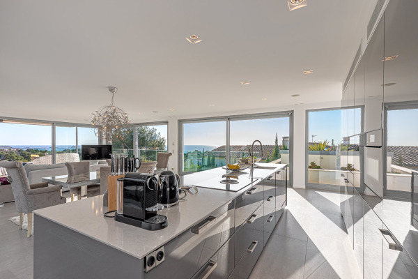 Außergewöhnliche Designer-Villa mit Meerblick in prominenter Wohnlage Bild 7