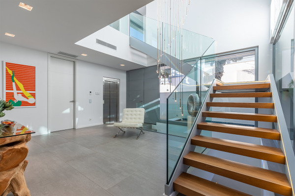 Außergewöhnliche Designer-Villa mit Meerblick in prominenter Wohnlage Bild 8