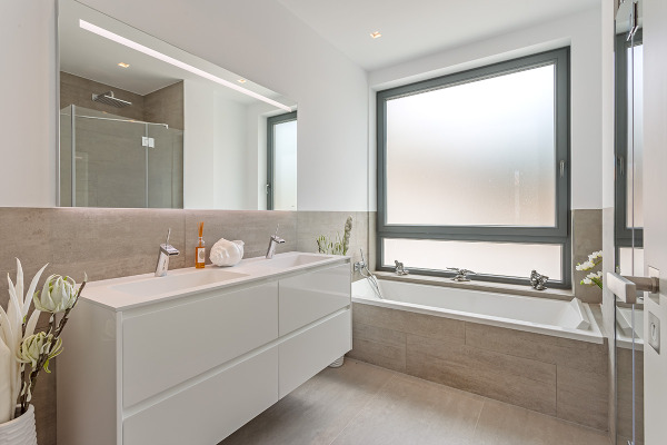 Außergewöhnliche Designer-Villa mit Meerblick in prominenter Wohnlage Bild 11