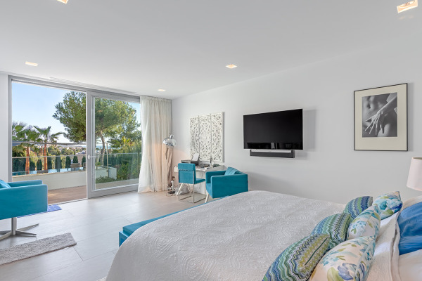 Außergewöhnliche Designer-Villa mit Meerblick in prominenter Wohnlage Bild 12