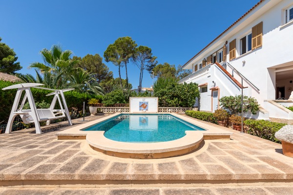 Villa im mediterranen Stil zum Renovieren Bild 3