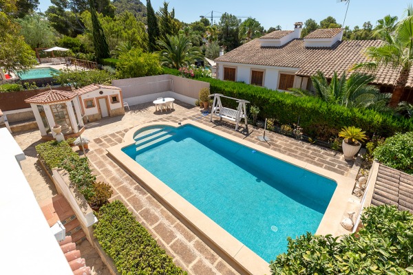 Villa im mediterranen Stil zum Renovieren Bild 11