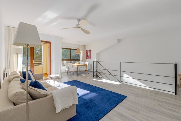 Großzügiges Duplex-Apartment mit privatem Innenhof in Cas Català