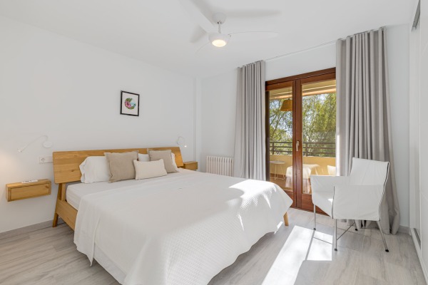 Großzügiges Duplex-Apartment mit privatem Innenhof in Cas Català Bild 11