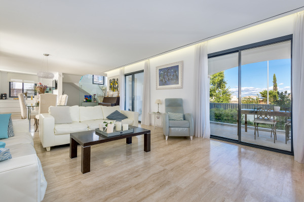 Moderne, mediterrane Villa nahe den Golfplätzen von Palma Bild 2