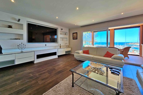 Apartment mit Meerblick in privilegierter Lage direkt am Yachthafen Port Adriano Bild 4