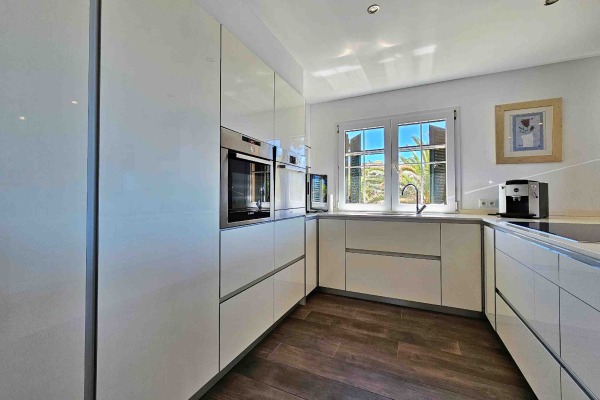 Apartment mit Meerblick in privilegierter Lage direkt am Yachthafen Port Adriano Bild 5