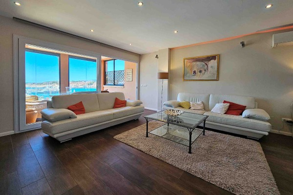 Apartment mit Meerblick in privilegierter Lage direkt am Yachthafen Port Adriano Bild 6