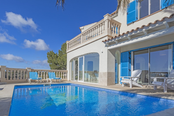 Mediterrane Villa in einzigartiger Lage oberhalb der Bucht in 1. Meereslinie Bild 3
