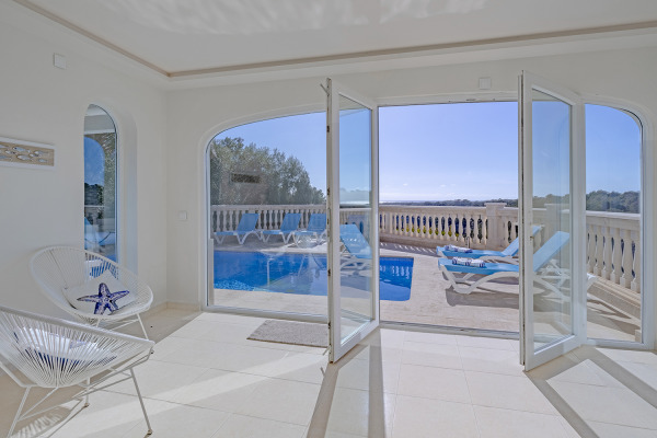 Mediterrane Villa in einzigartiger Lage oberhalb der Bucht in 1. Meereslinie Bild 5