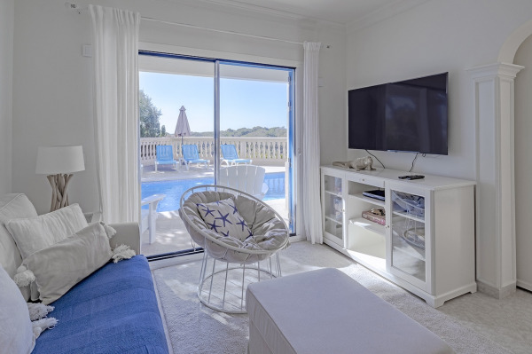 Mediterrane Villa in einzigartiger Lage oberhalb der Bucht in 1. Meereslinie Bild 6