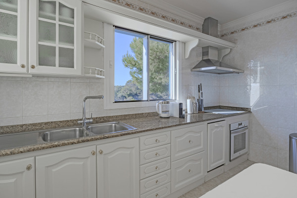 Mediterrane Villa in einzigartiger Lage oberhalb der Bucht in 1. Meereslinie Bild 7