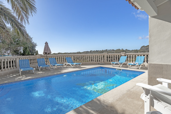 Mediterrane Villa in einzigartiger Lage oberhalb der Bucht in 1. Meereslinie Bild 9