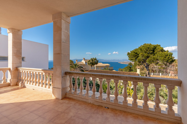 Mediterrane Villa mit viel Potential und Blick in die Bucht von Palma Bild 2