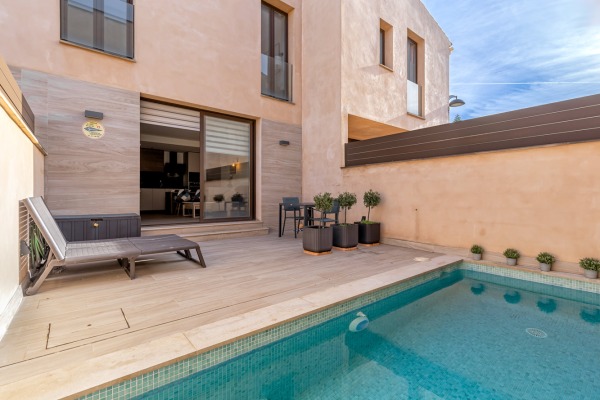 Modernes Stadt-Reihenhaus mit privatem Pool in Sa Cabaneta bei Palma