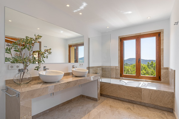 Exklusives Villenanwesen in einzigartiger Lage mit fantastischem Meerblick Bild 10