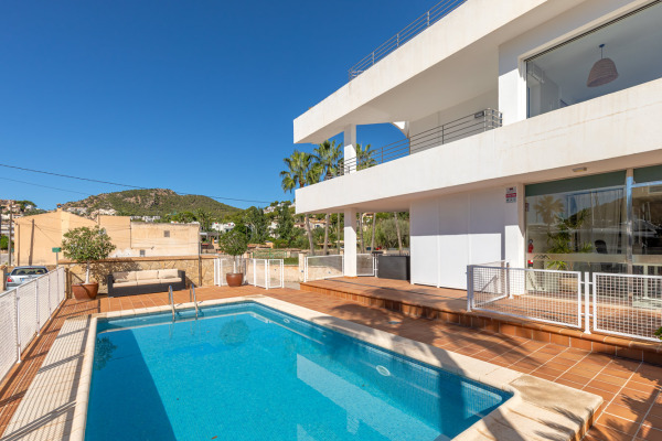 Renoviertes Apartment direkt am Yachthafen von Port Andratx Bild 3