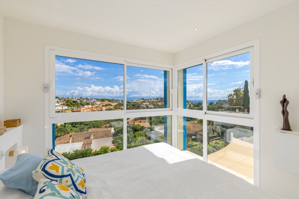 Moderne Villa mit Pool und Meerblick auf zwei Buchten Bild 9