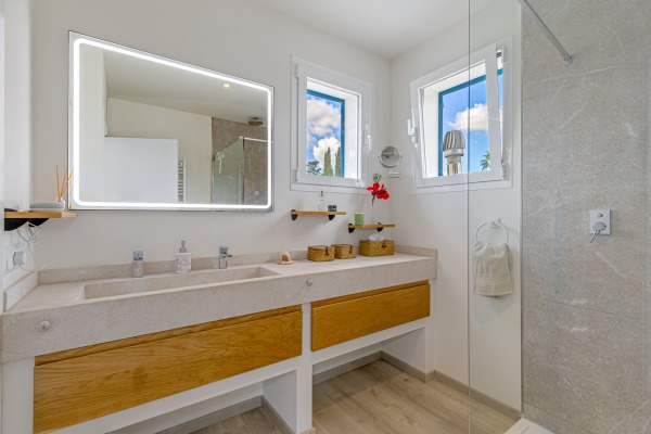 Moderne Villa mit Pool und Meerblick auf zwei Buchten Bild 10