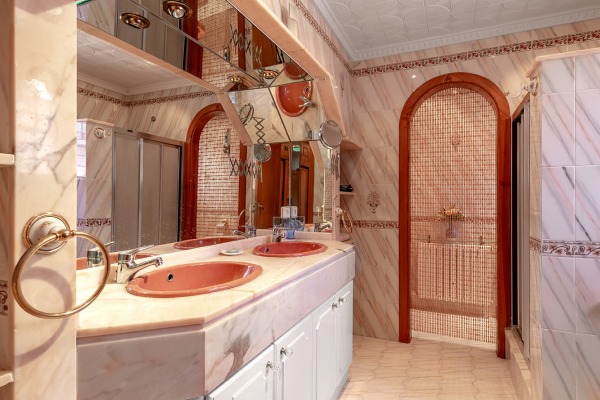 Traditionelle Villa mit viel Potenzial zur Umgestaltung Bild 11