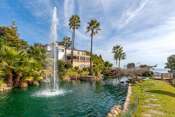 Exklusive Luxusvilla mit Meerblick in begehrter Lage von Genova Bild 2
