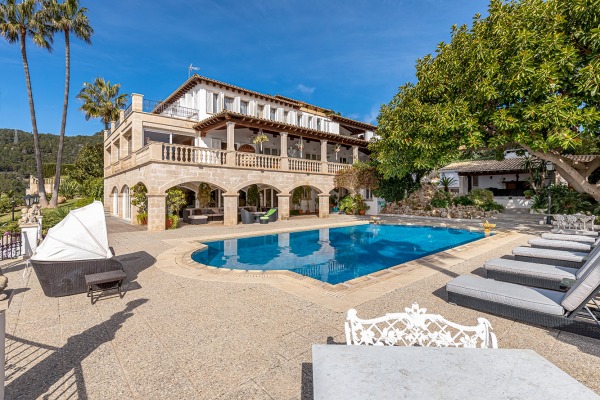 Exklusive Luxusvilla mit Meerblick in begehrter Lage von Genova Bild 4