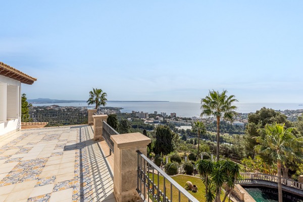 Exklusive Luxusvilla mit Meerblick in begehrter Lage von Genova Bild 5