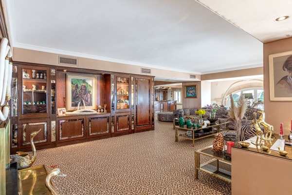 Exklusive Luxusvilla mit Meerblick in begehrter Lage von Genova Bild 9