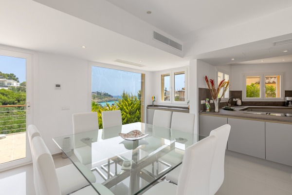 Exklusive Villa mit direktem Strandzugang zur Cala Mandía und Traumblick Bild 4