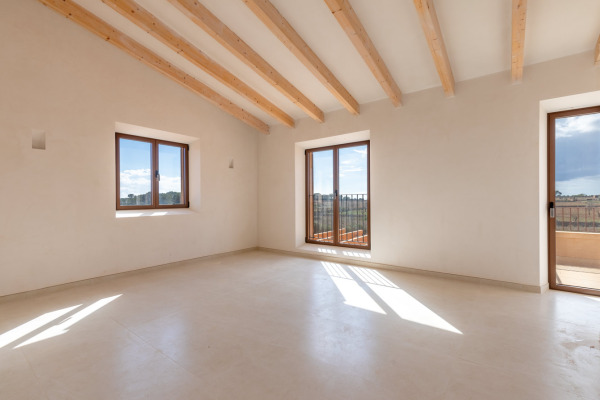 Neugebaute Naturstein-Finca mit Pool bei Ses Salines Bild 8