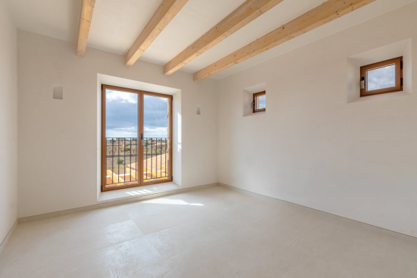 Neugebaute Naturstein-Finca mit Pool bei Ses Salines Bild 9