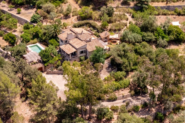 Mallorquinische Villa in malerischer Lage am Fuße des Tramuntana-Gebirges Bild 2