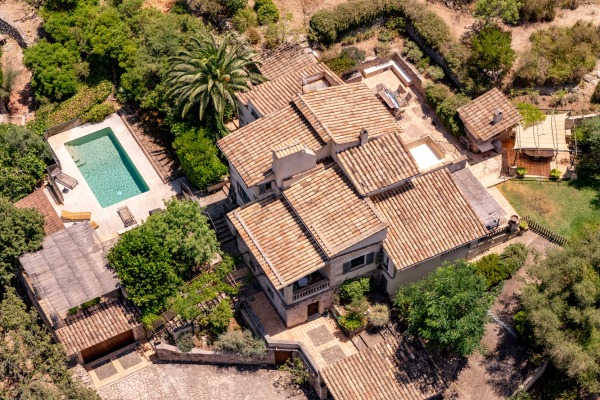 Mallorquinische Villa in malerischer Lage am Fuße des Tramuntana-Gebirges Bild 3