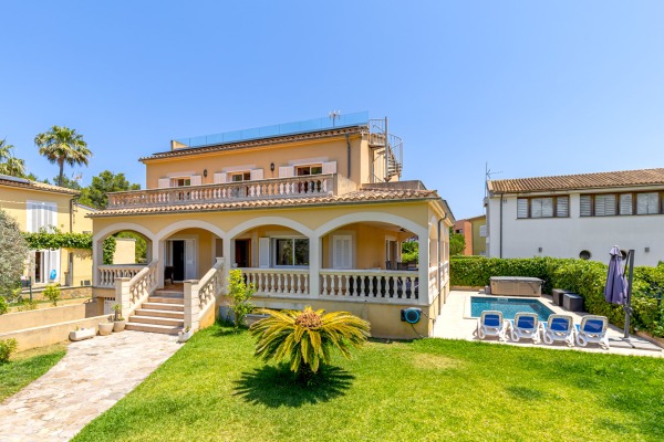 Mediterrane Villa mit Ferienvermietlizenz nah am Strand in Alcudia