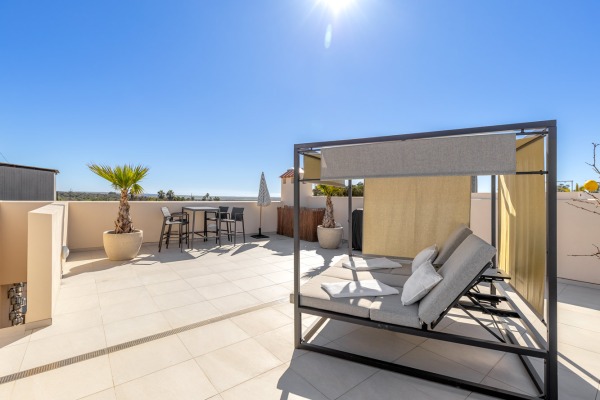 Neuwertiges, modernes Penthouse mit großer Dachterrasse in Ses Salines