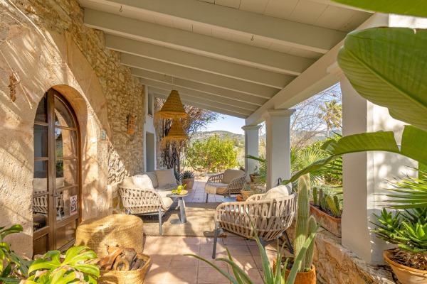 Mediterrane Naturstein-Villa mit Pool und Blick auf die Natur in Es Capdella Bild 2