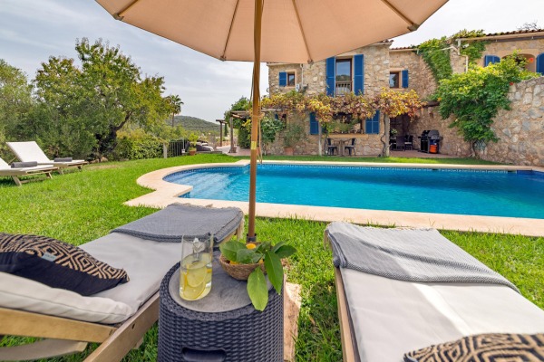 Mediterrane Naturstein-Villa mit Pool und Blick auf die Natur in Es Capdella Bild 6